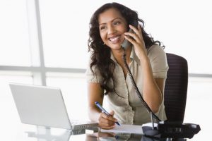 Chào hỏi và xin phép khách hàng trước khi tư vấn
