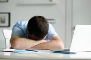 Khi buồn chán, bạn không nên làm việc và gọi điện