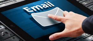 Gửi email cho khách trước 1-2 ngày