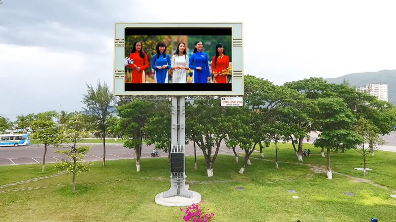 màn hình lcd quảng cáo ngoài trời 